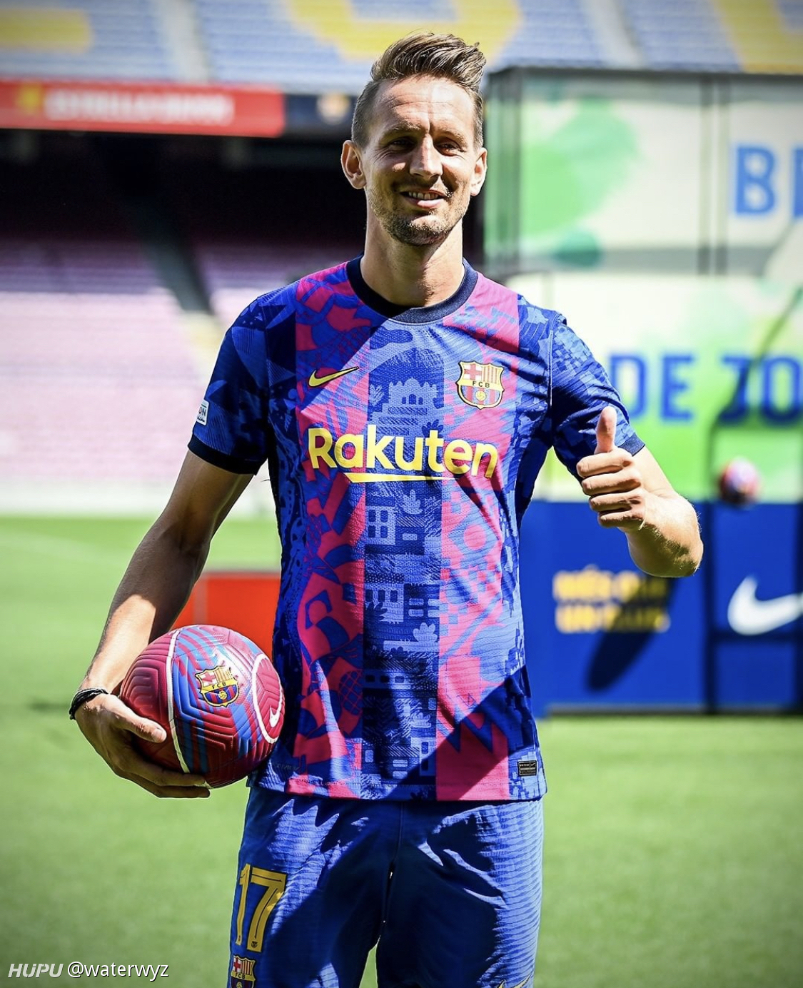 吕克德容亮相诺坎普你认为新赛季他能为巴萨打入多少进球