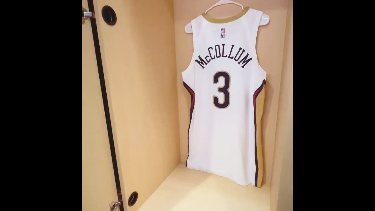 鹈鹕官方发布cj麦科勒姆球衣直拍视频