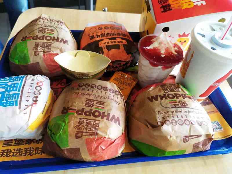 在汉堡王吃了两个皇堡一个安格斯牛堡什么水平?