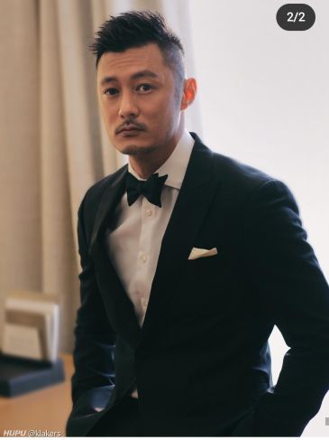 如何评价余文乐的正装?