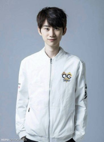 来了来了,doinb,真丶定妆照的神!_虎扑