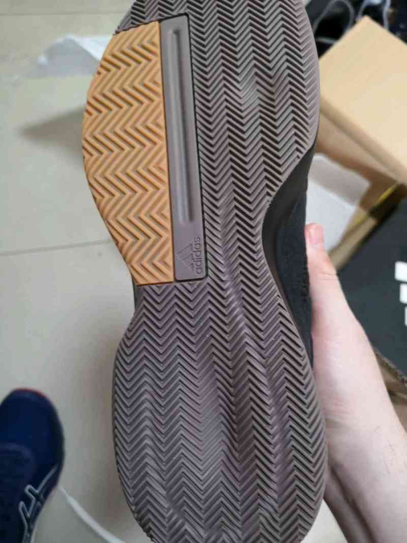 京东入了两双鞋,pro bounce鞋底问题有知道的吗?