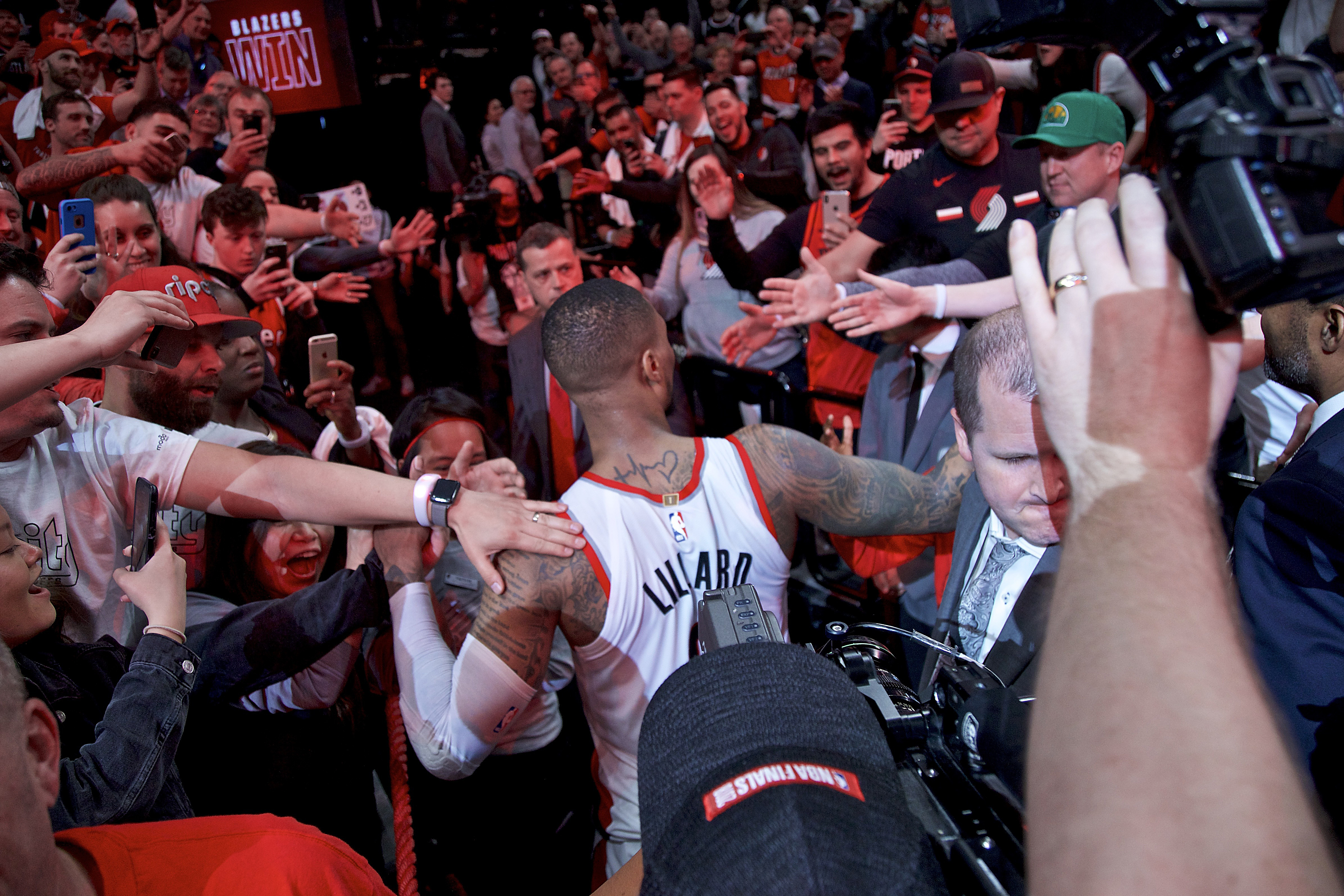 求利指导绝杀乔治的高清图