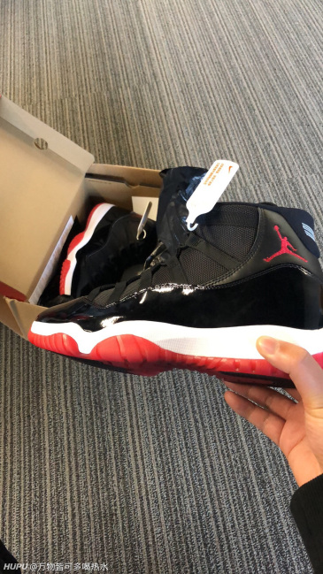 兄弟们 刚到的aj11 这碳板算不算瑕疵?