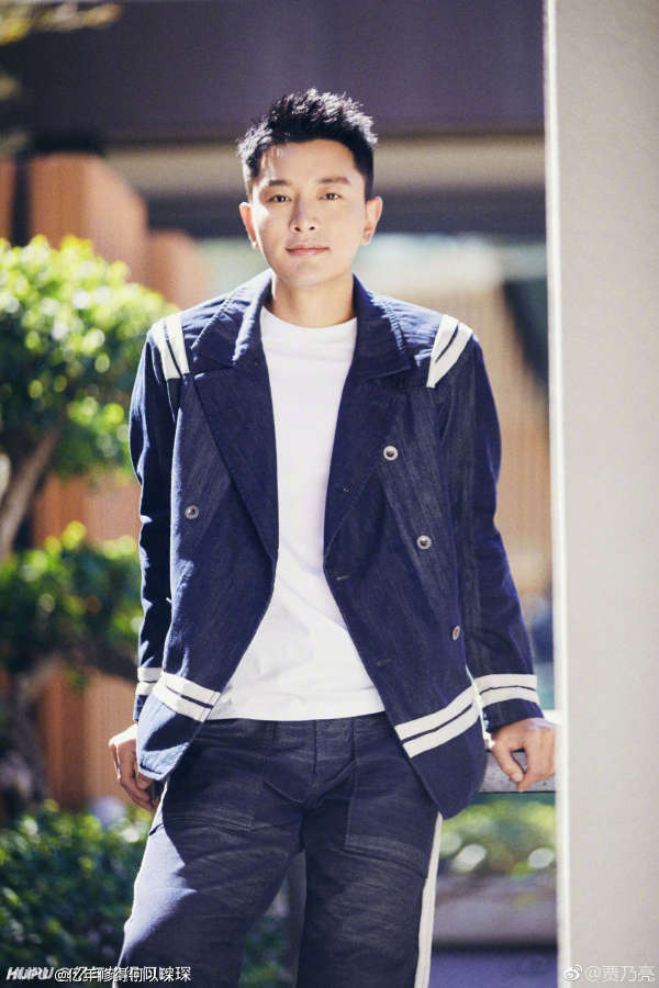 贾乃亮这几张照片什么水平,35岁的他论长相算不算帅哥?