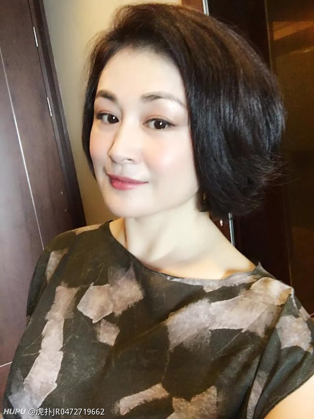 我提议组委会把今年女神荣誉席位颁给谢大脚