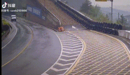 卧龙出现的地方常常也有凤雏