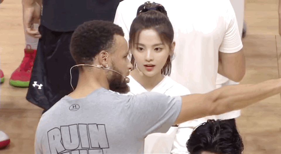 以前一直get不到杨超越的美,今天看到她库里一起的样子,确实很惊艳!