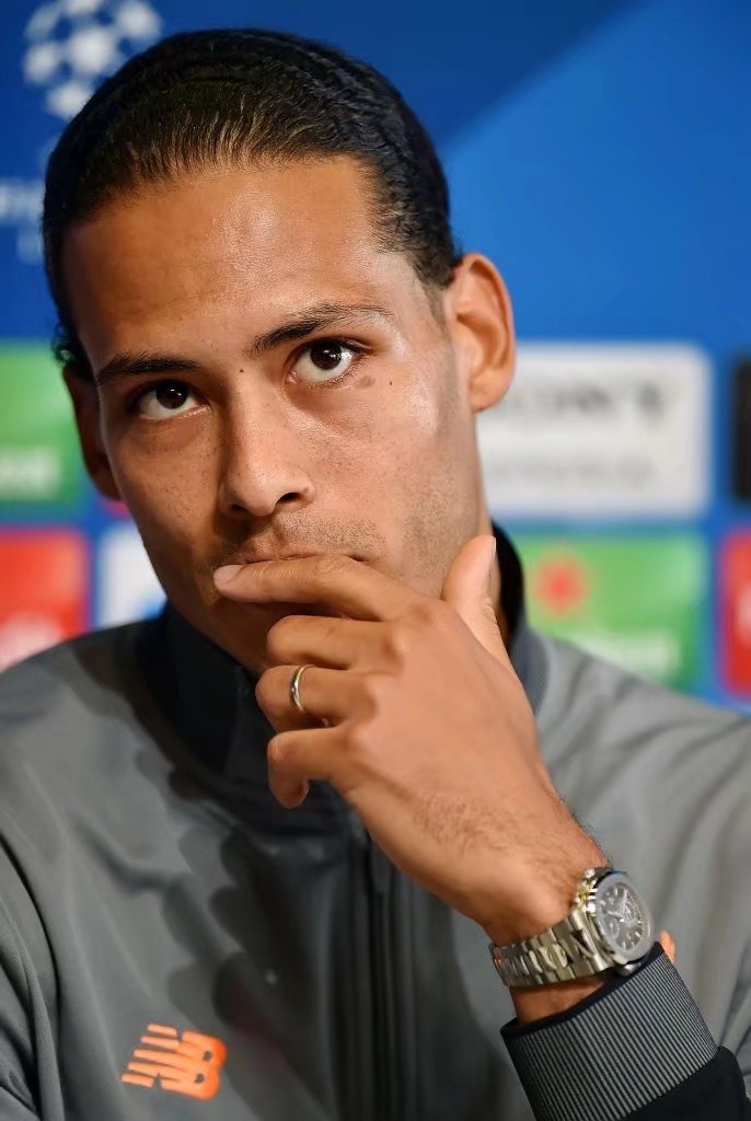 有觉得范戴克帅的吗