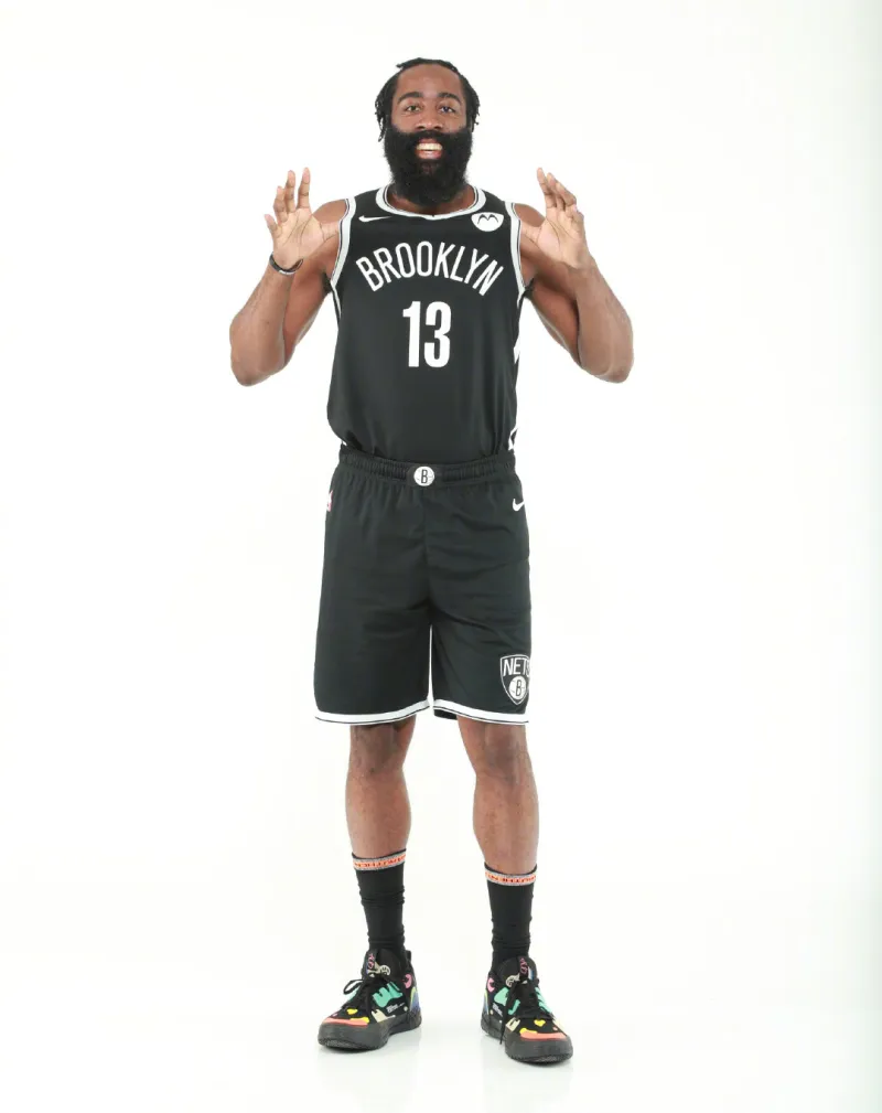 哈登的篮网球衣定妆照拍摄花絮来了 ,片尾有彩蛋哦～-nba-篮网专区