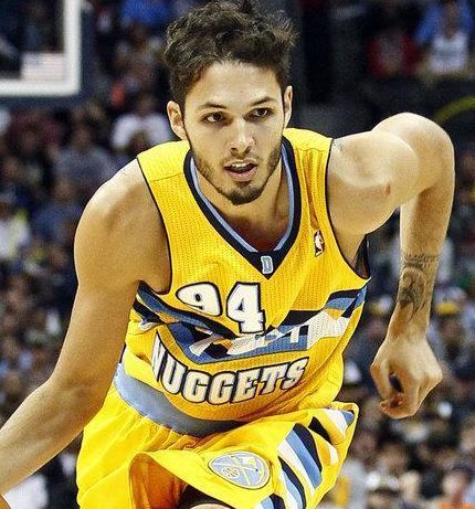 原来富尼耶是白人啊