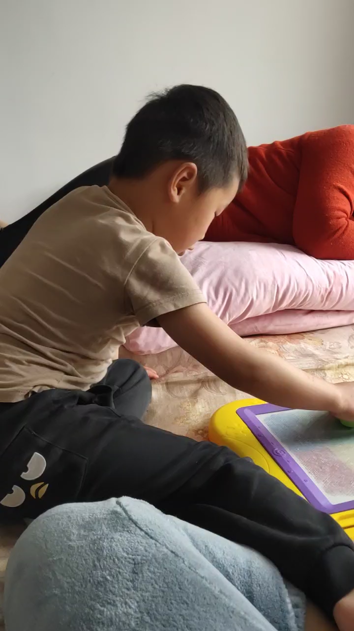 这孩子就得流氓