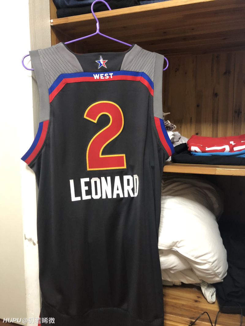 新人刚刚入坑 两件小卡 希望可以收齐小卡球衣