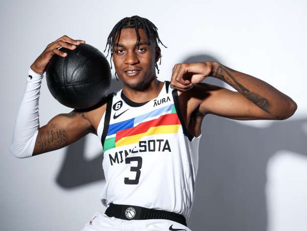 流言板联盟官方祝福杰登麦克丹尼尔斯23岁生日快乐