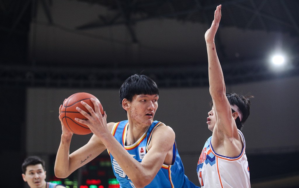 数字直线飙升青岛球员高世鳌晒加油站加油视频